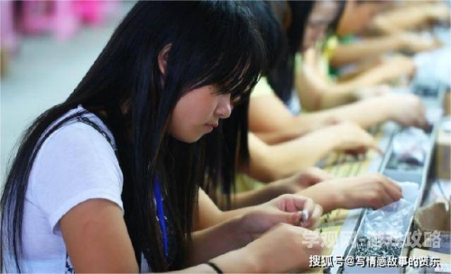 少妇久久久久久久久久少妇情感故事，久久情深，情感纠葛中的温情篇章